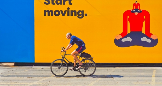 verhuizen. Fiets met tekst start moving