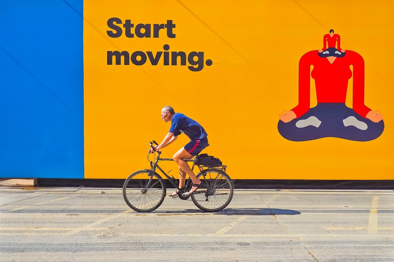 verhuizen. Fiets met tekst start moving