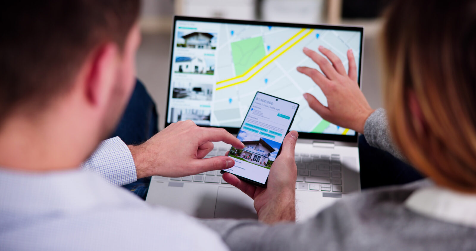 woning zoeken online als voorbereiding op het kiezen van een verkoopmakelaar