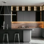 Moderne keuken met houtaccenten en rustige grijze tinten
