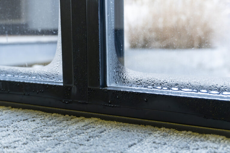 Condens bij raam met dubbel glas