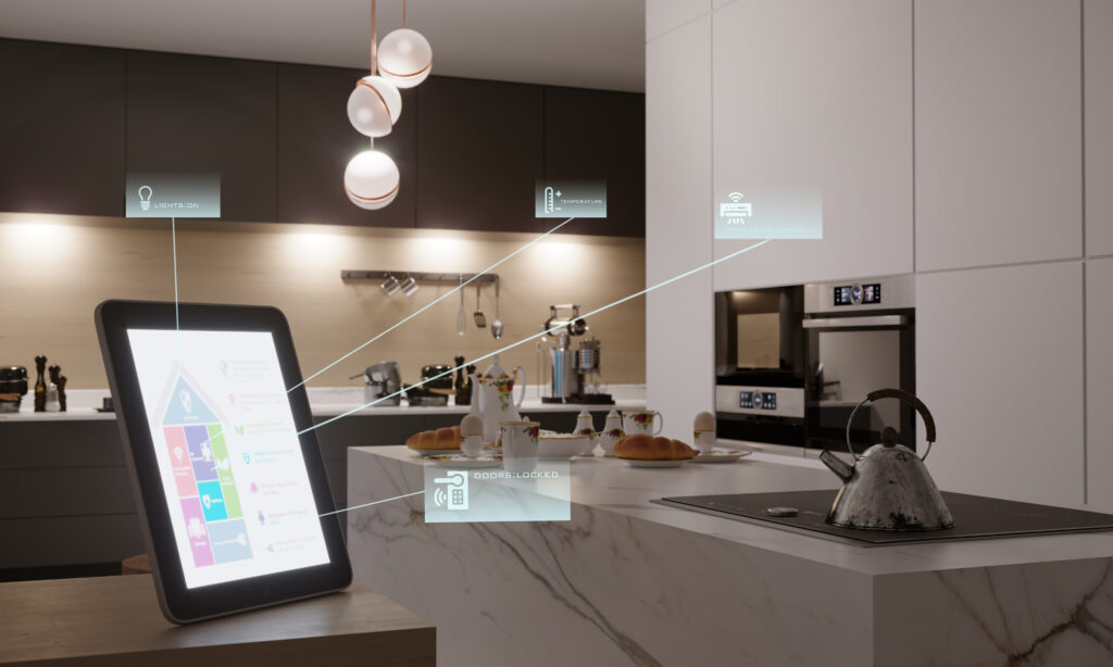 Moderne keuken met slimme technologie, waarbij een tablet de bediening van verlichting, temperatuur en beveiliging aanstuurt, wat een geavanceerde smart home-ervaring mogelijk maakt.