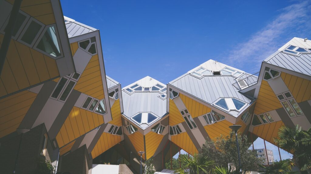 Kubuswoningen in Rotterdam – opvallende architectuur in het hart van de stad