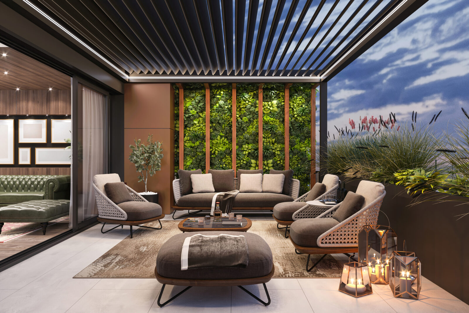 Modern overdekt terras met groene plantenwand, sfeerverlichting en luxe loungeset bij zonsondergang