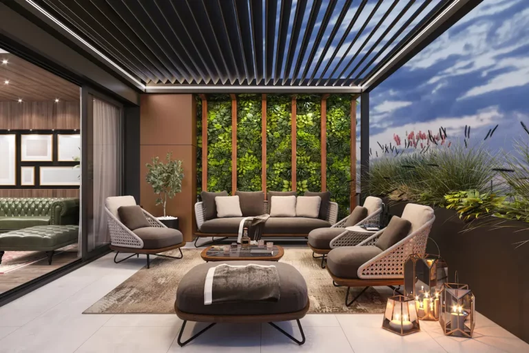 Modern overdekt terras met groene plantenwand, sfeerverlichting en luxe loungeset bij zonsondergang