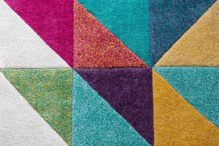 Kleurrijke geometrische tapijttegels in modern patroon