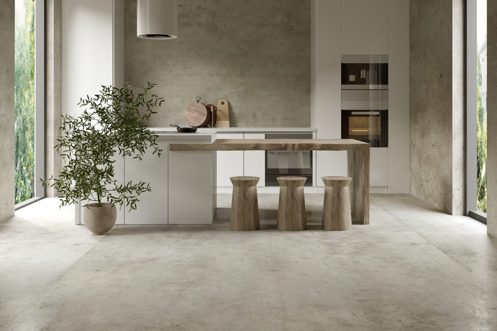 Moderne keuken met marmeren eiland en houten kastenwand in warme tinten.