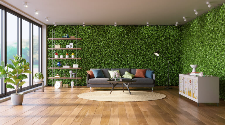 Kunsthaag als sfeervolle groene wand in een licht en warm interieur.