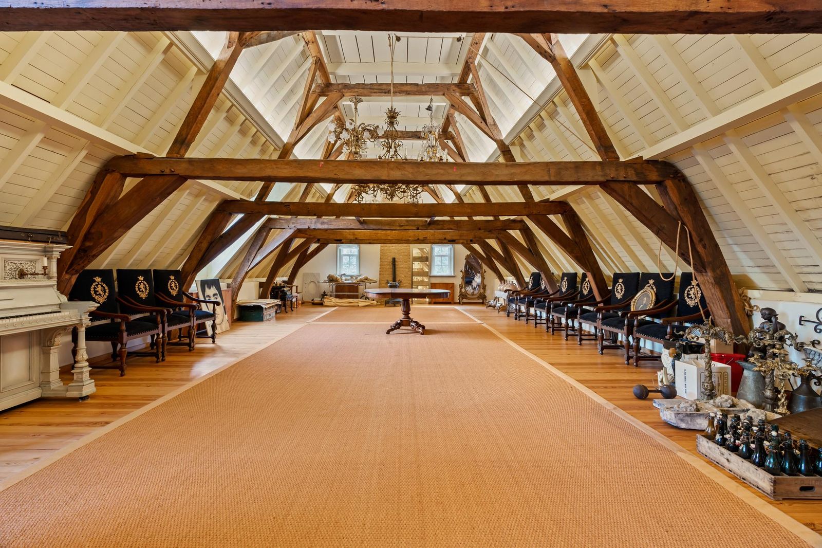 Kapverdieping met eiken balken Lindenhof