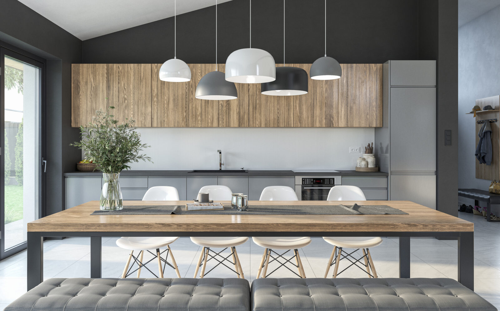 houten eettafel in moderne keuken met stoelen en hanglampen
