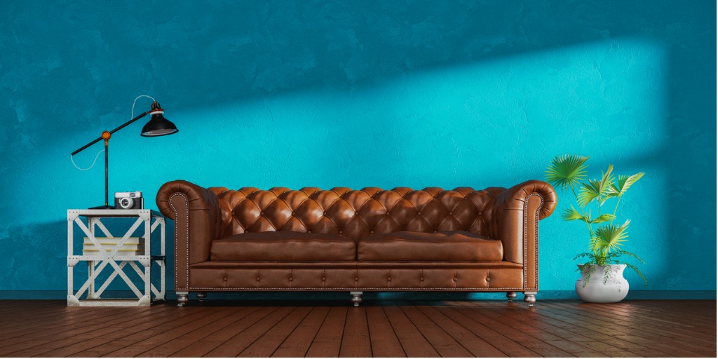 leren Chesterfield bank tegen turquoise muur