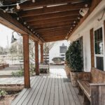 Houten overkapping in de tuin