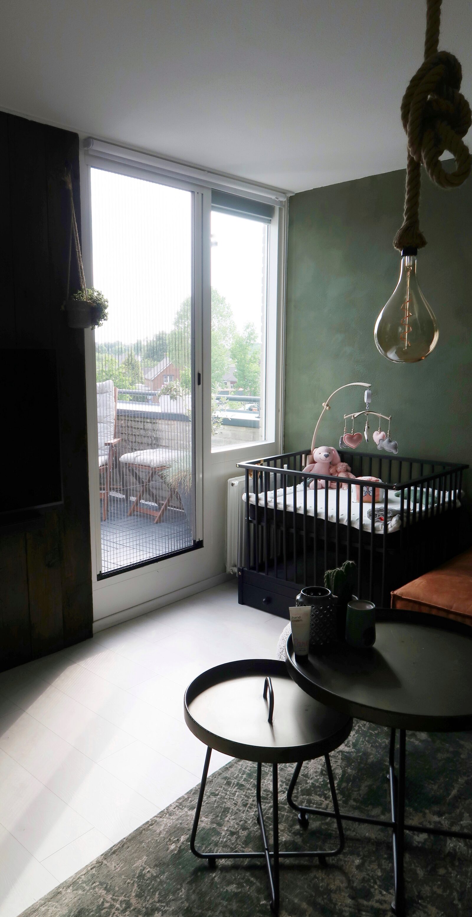 Grandeur plissé hordeur SE-100 geplaatst in een woonkamer
