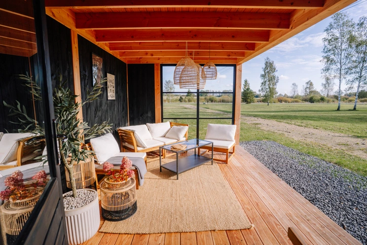 Meer genieten van je tuin met een schuur met overkapping