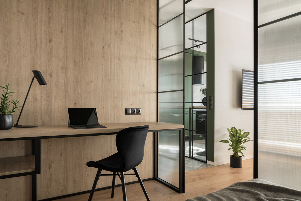 Thuiskantoor met glazen wand